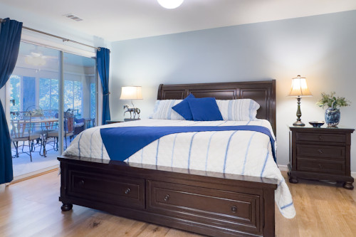 This Pointe Royale Branson condo has a relaxing master bedroom